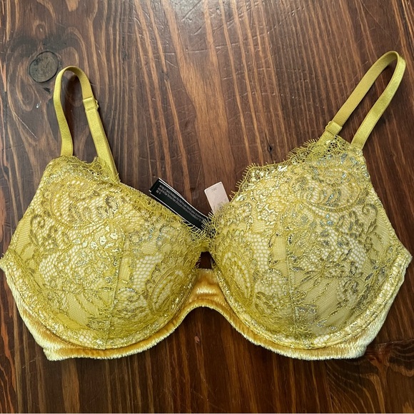 VICTORIAS SECRET Very Sexy Push Up Bra Lace and Velvet NWT 34C - Picture 2 of 7